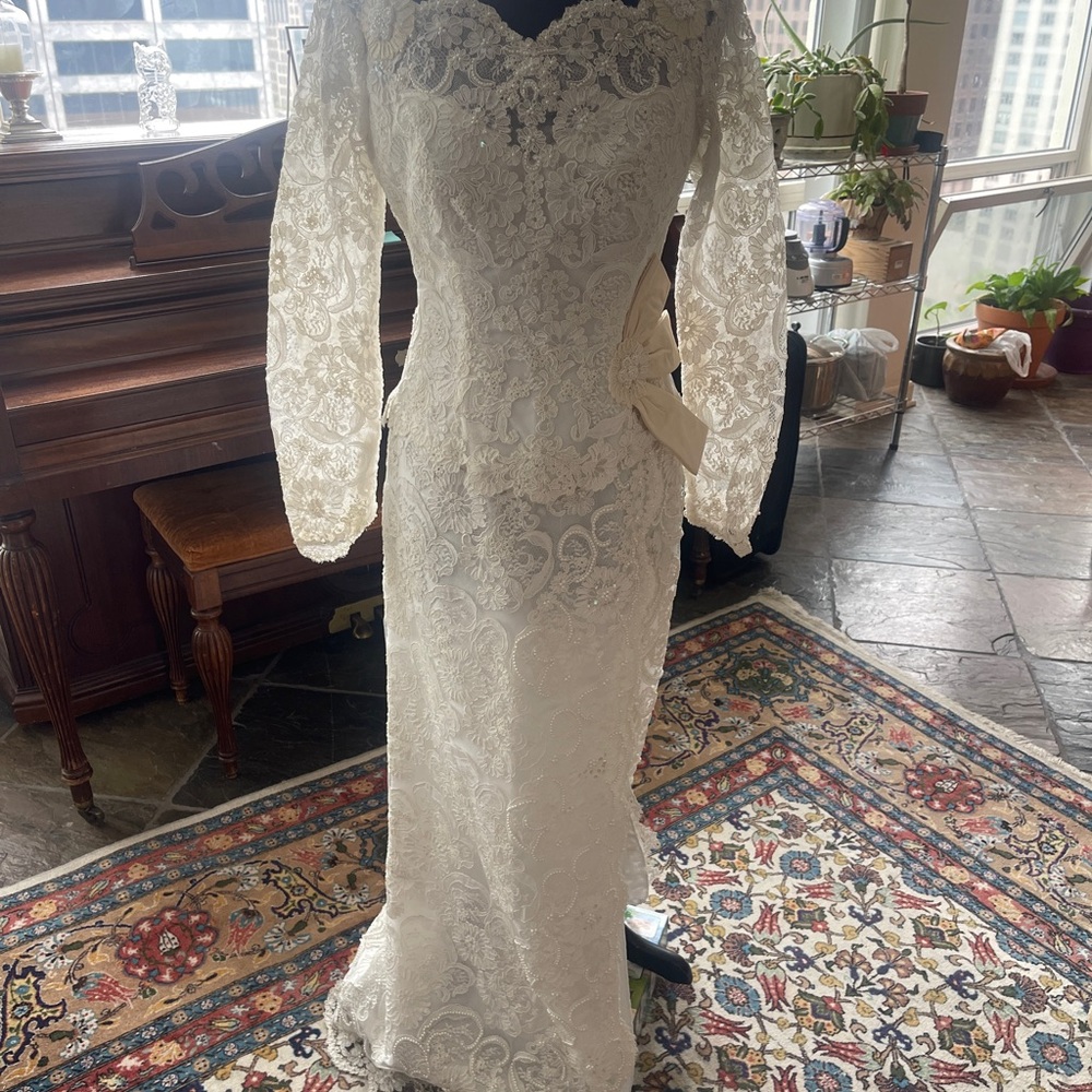 Elegant Lace White Wedding Dress